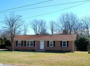 5013 Willow Dr, Boiling Springs, SC 29316