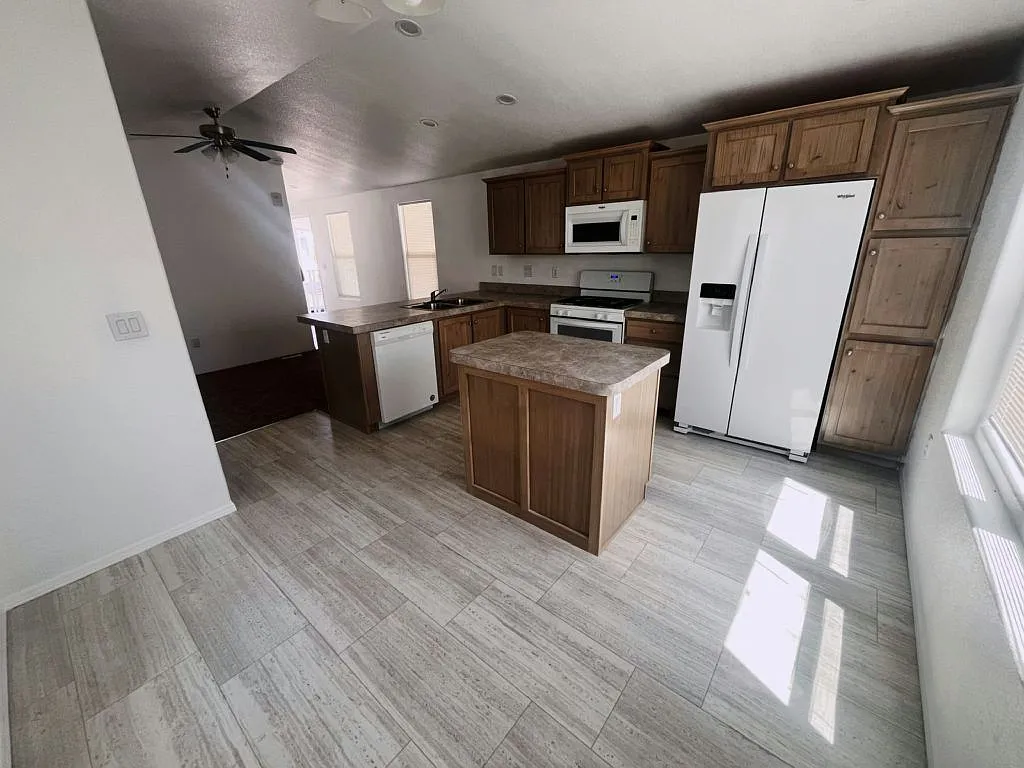 2 bed, 2.0 bath, 960 sqft, $1,449 — Photo 1