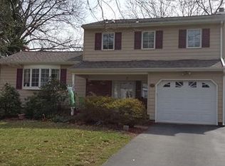 7 Joan St, Kendall Park, NJ 08824