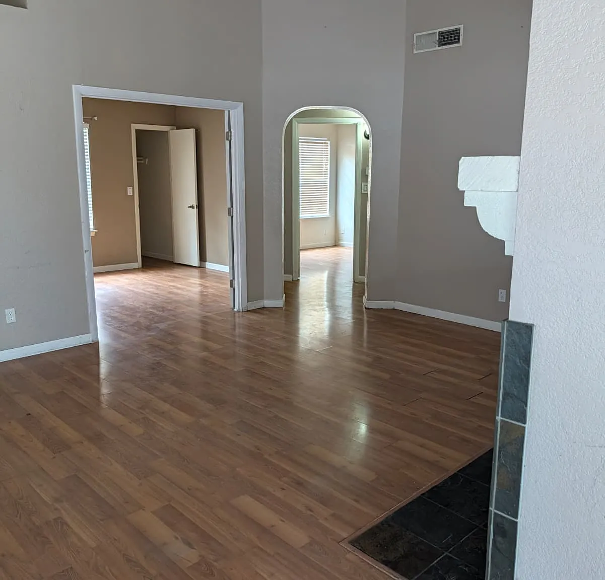 3 bed, 1092 sqft, $1,800 — Photo 2