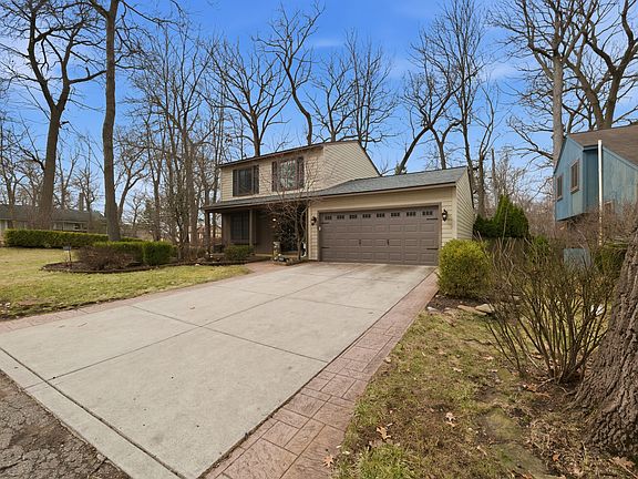 3rd image of 3760 Woodview Ave