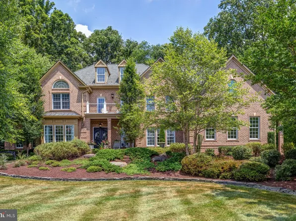 841 Leigh Mill Rd, Great Falls, VA 22066