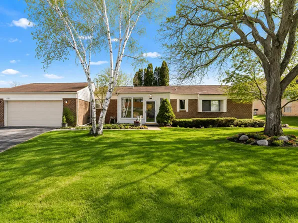 5327 Fairway Ct, West Bloomfield, MI 48323