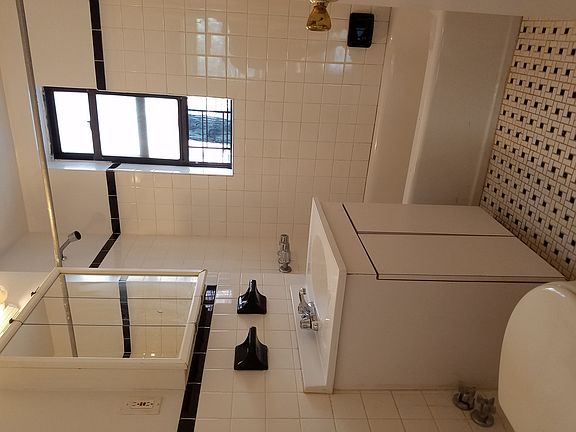4th image of 4330 48th St