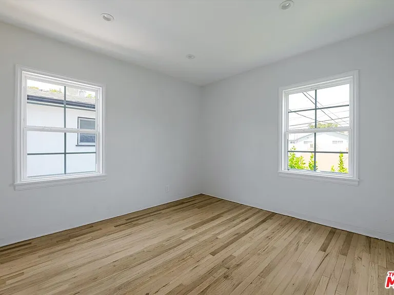 11683 Chandler Blvd #11685-1/2 — Photo 15
