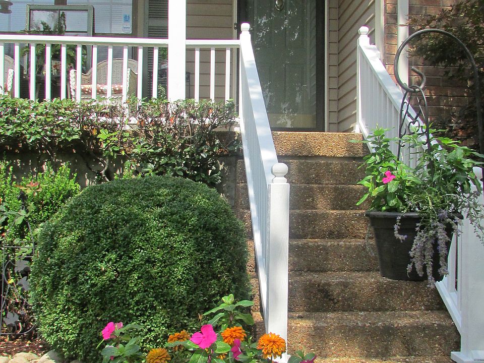 2nd image of 116 Oxford Ct