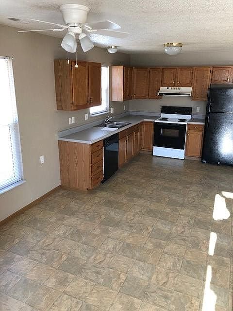1st image of 2406 W Woodland Dr