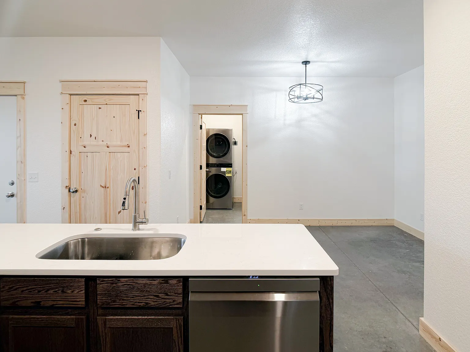 3 bed, 1211 sqft, $2,250 — Photo 3