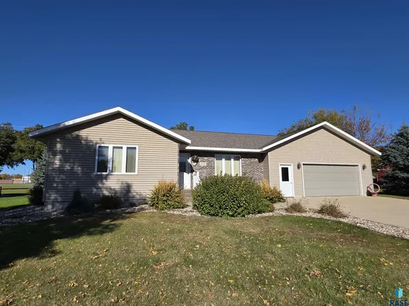 305 Rock River Dr, Edgerton, MN 56128