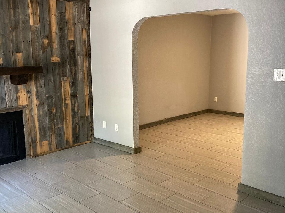 Livingroom to dining room