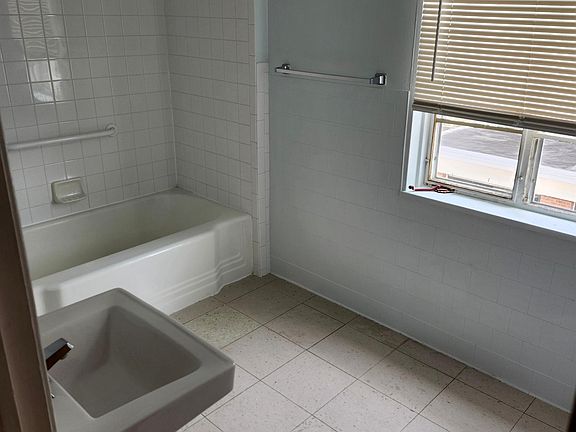 4th image of 3727 Rocky River Dr