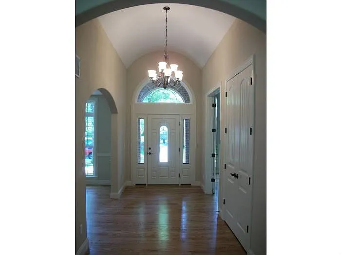 1400 Breezeridge Dr photo 1