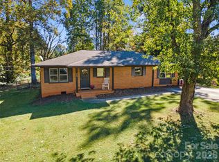 208 Park Rd, Mount Holly, NC 28120