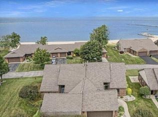 223 Harbor Dr #16, Ludington, MI 49431
