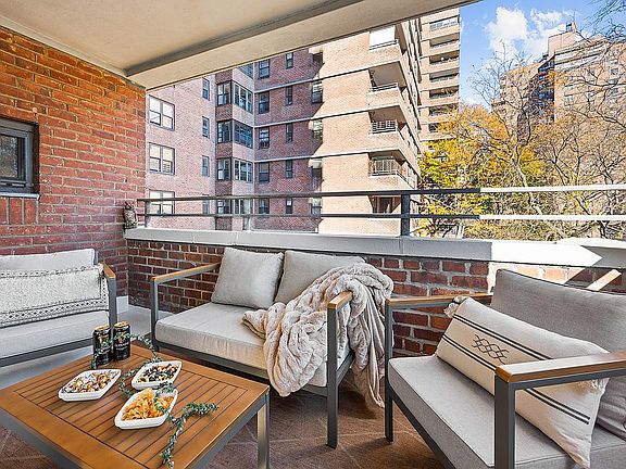 5th image of 208 E Broadway