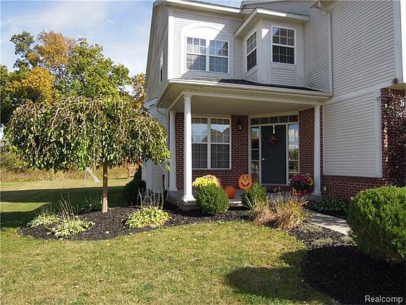 3rd image of 1935 Howland Blvd