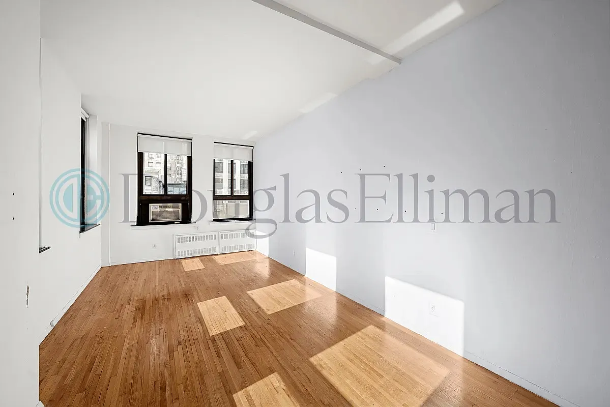 Building Photo - 12 E 22nd St #9H