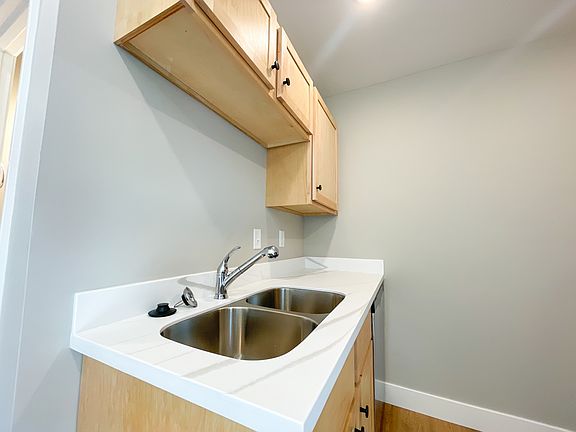 4th image of 122 S Bellevue St