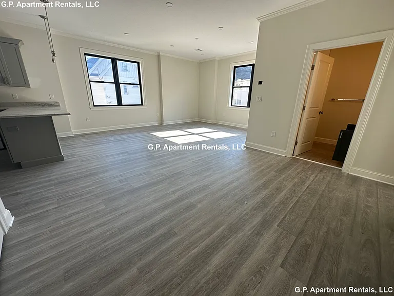 605 Broadway #405 — Photo 7
