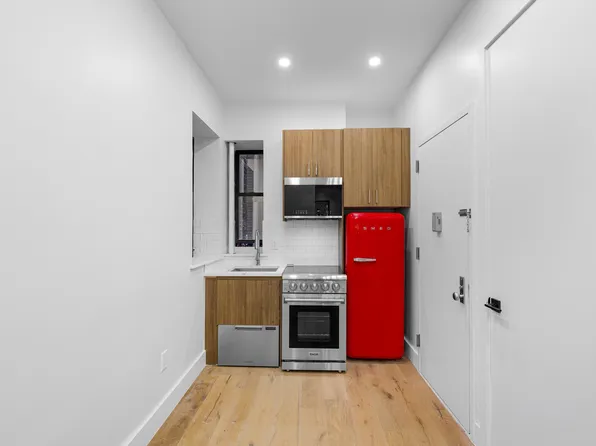 253 West 15th Street image 1 of 9