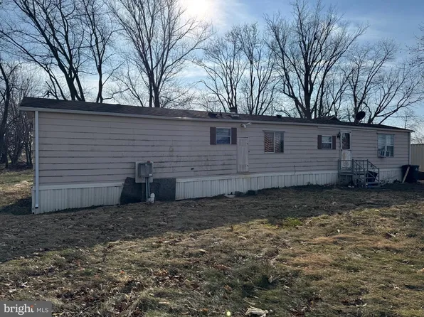 2318 Rockvale Rd, Lancaster, PA 17602