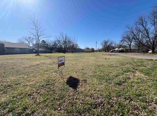304 E Kansas St, Walters, OK 73572