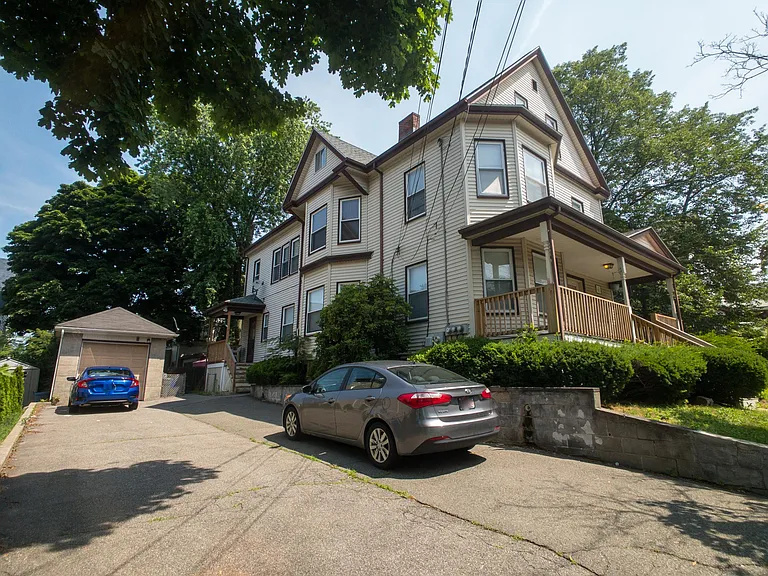 32 Clarendon St #C — Photo 15