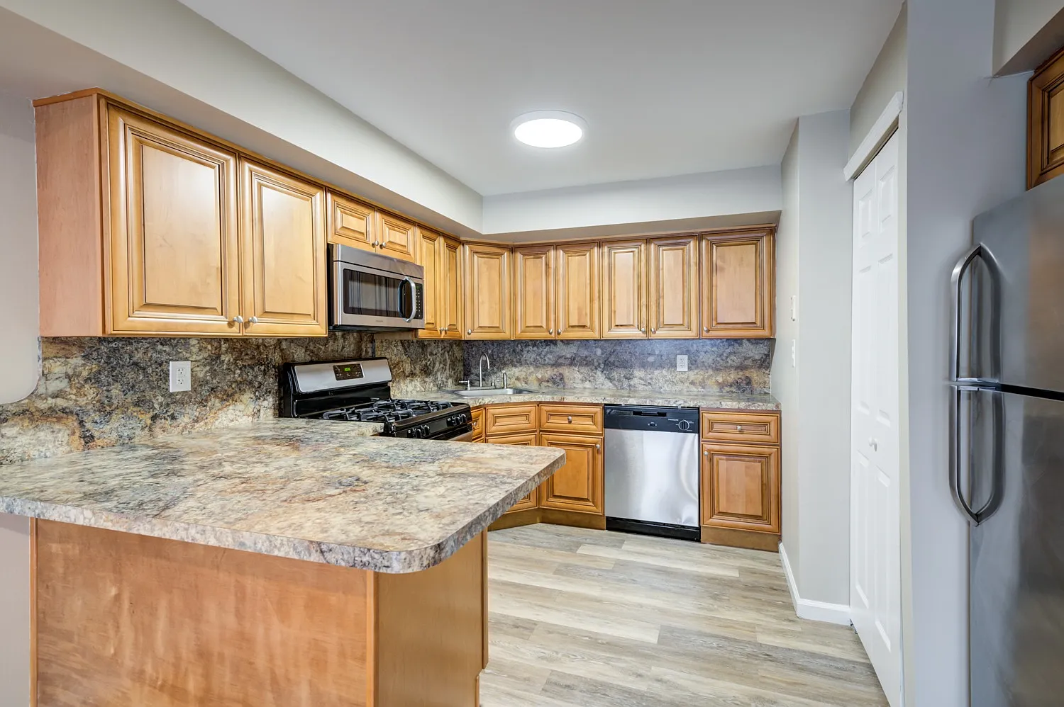 Seaview Apartments — Photo 4