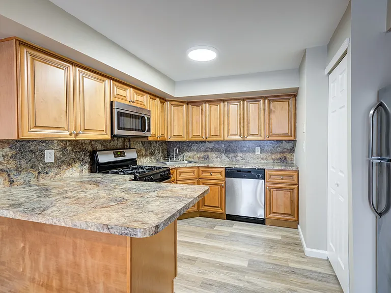Seaview Apartments — Photo 4