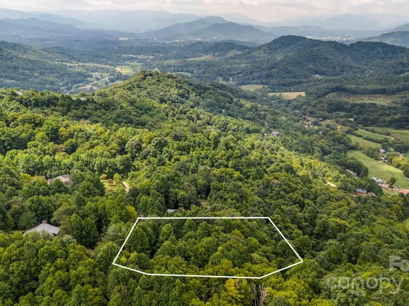 1373 Hunters Ridge Rd, Canton, NC 28716