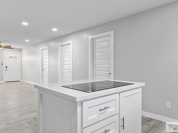 3rd image of 4528 Peacock St #B