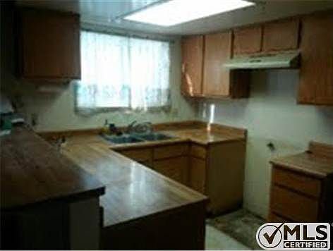 3rd image of 746 N Eucalyptus Ave APT 11