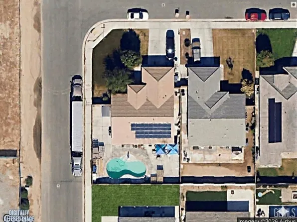303 Vancluse Bay Dr, Bakersfield, CA 93307