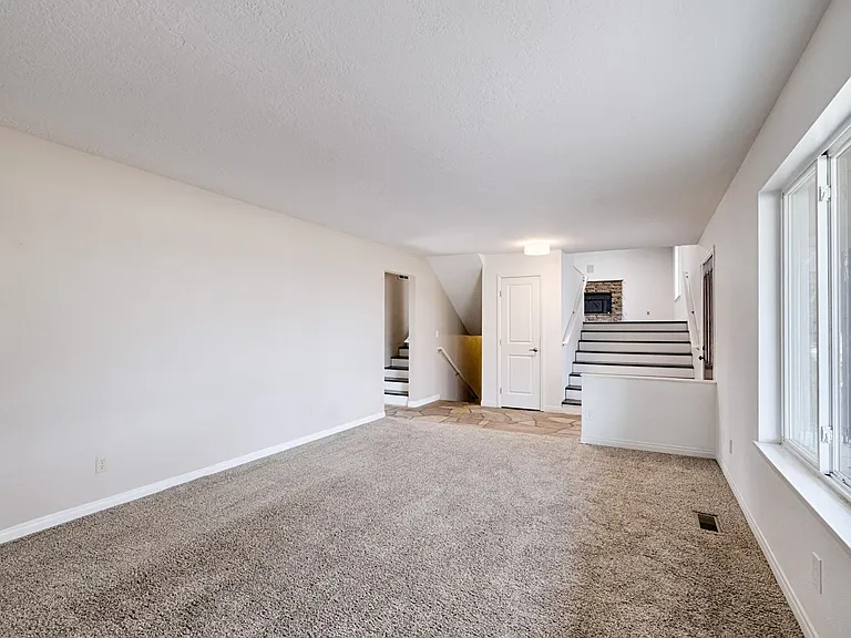 2960 S Apple St — Photo 6