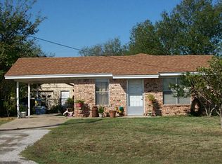 1805 N McDonald Ave, Decatur, TX 76234