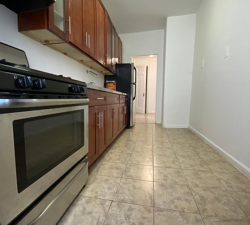 1st image of 78 Hawthorne St #11
