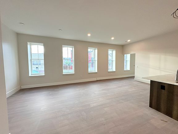 4th image of 343 Butler St