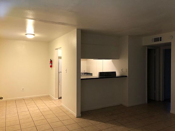 4th image of 500 E House St APT 2