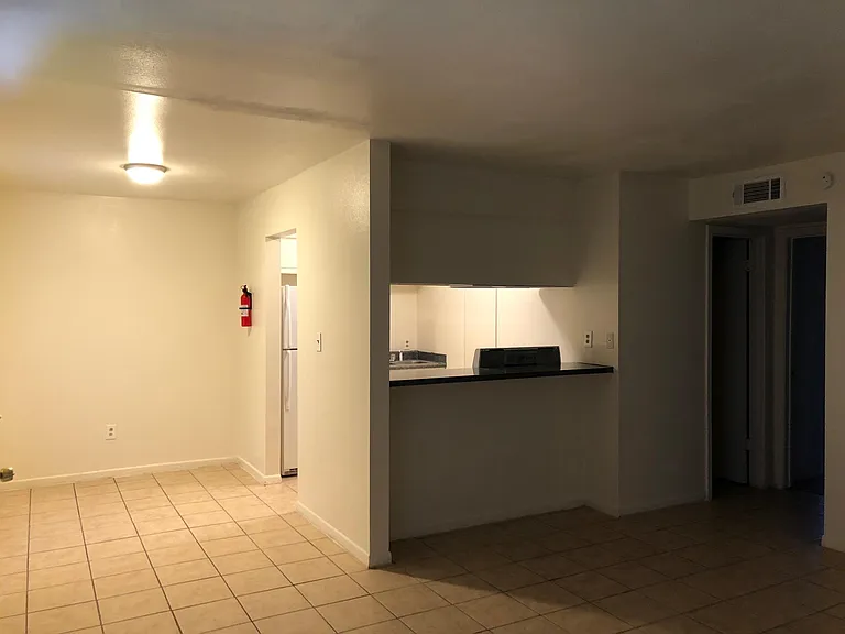 500 E House St #2 — Photo 4