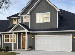 704 N McNair St, Navasota, TX 77868