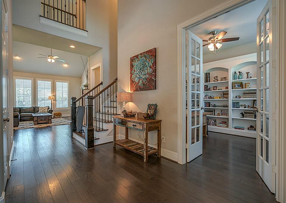 1st image of 113 Golden Bush Pl