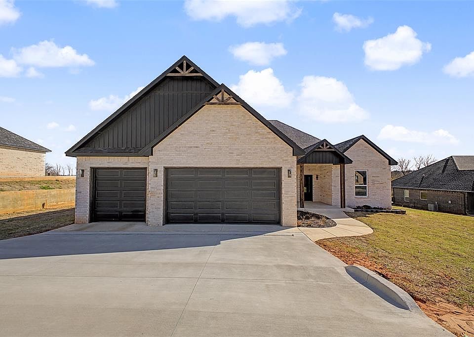 1st image of 2435 Canyon Cir