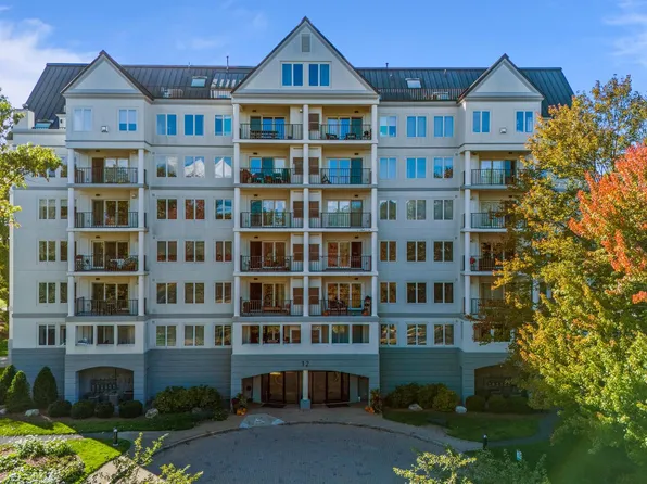 12 Mountain Laurels Drive #104, Nashua, NH 03062