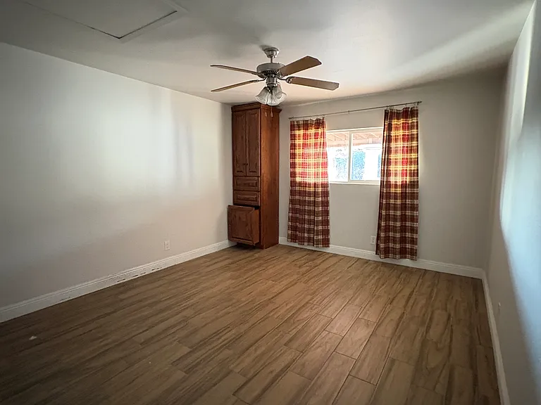 406 S Balboa Rd — Photo 19