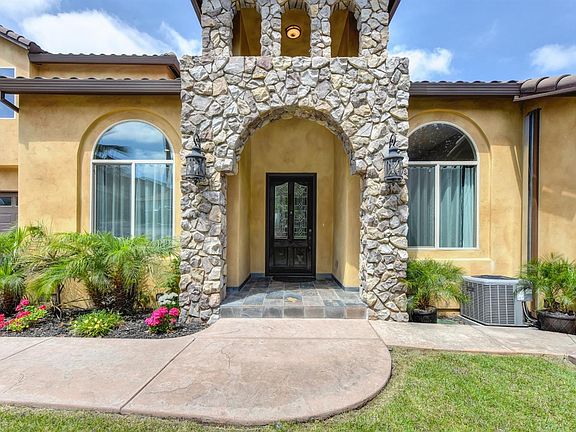 4th image of 8491 Cobble Creek Ln