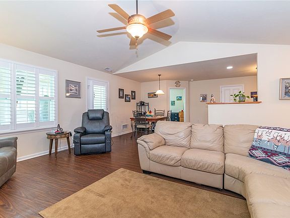 4th image of 420 Chestnut Ln
