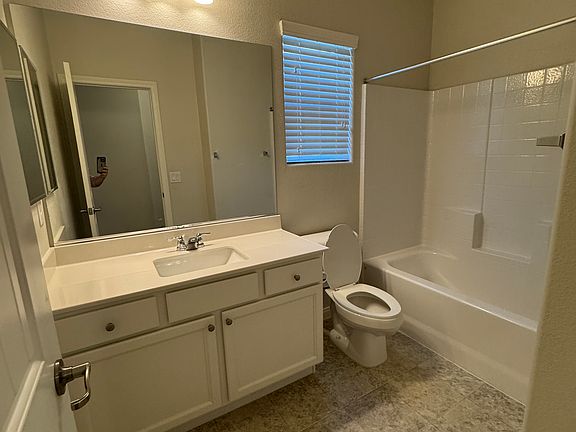 5th image of 8634 Vondel Park St