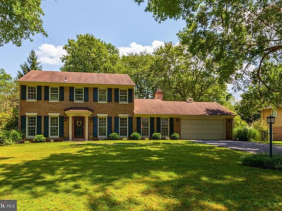 2nd image of 15205 Emory Ln