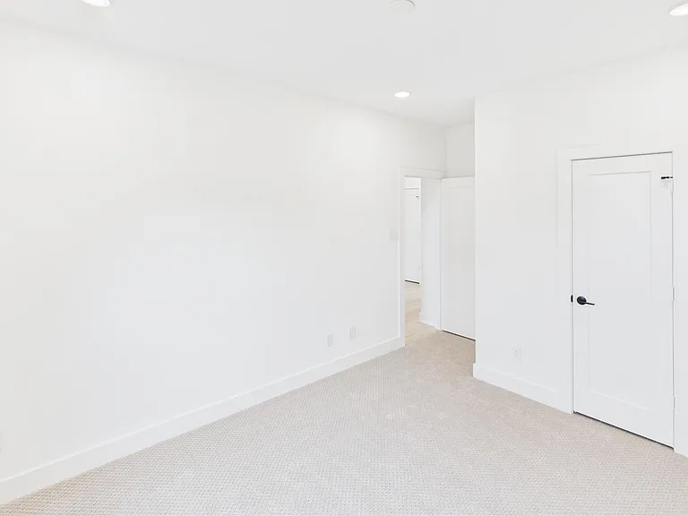 9609 Valeca Dr — Photo 22