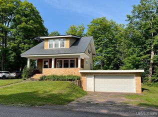 870 N Westwood Dr, Ishpeming, MI 49849
